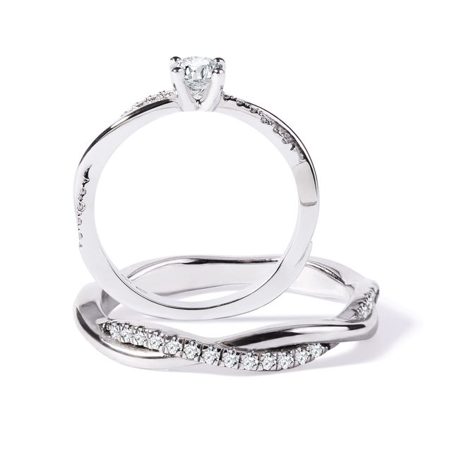 ZÁSNUBNÁ SÚPRAVA Z BIELEHO ZLATA S DIAMANTMI - SÚPRAVY SVADOBNÝCH OBRÚČOK A ZÁSNUBNÝCH PRSTEŇOV - 