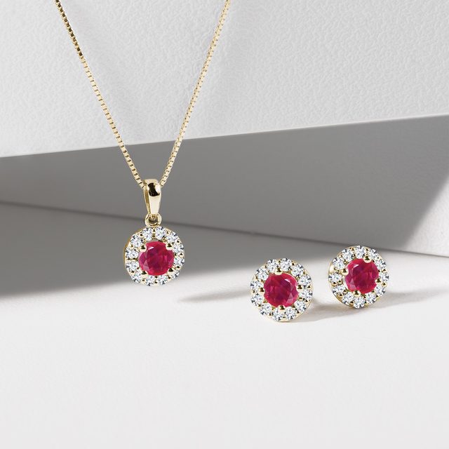COLLIER EN OR JAUNE, RUBIS ET HALO DE DIAMANTS - COLLIERS AVEC RUBIS - 