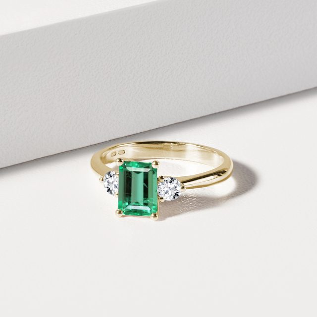 BAGUE EN OR JAUNE, ÉMERAUDE ET DIAMANTS - BAGUES EN ÉMERAUDE - 