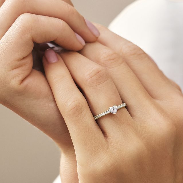 ROMANTIC HEART DIAMOND GOLD RING - DIAMOND ENGAGEMENT RINGS - 
