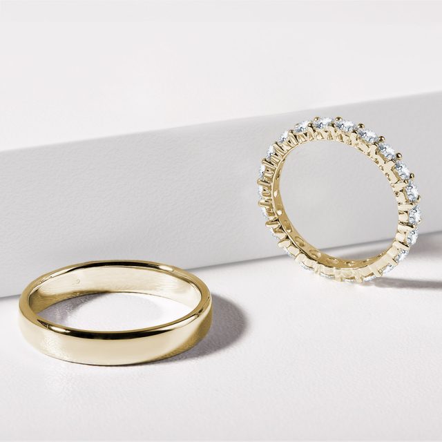 ALLIANCES EN OR AVEC BAGUE ÉTERNITÉ - ENSEMBLE D’ALLIANCES EN OR JAUNE - 