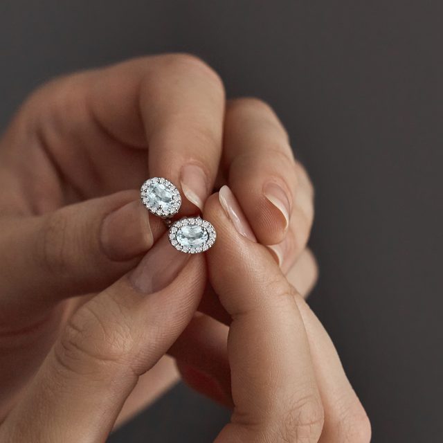 AQUAMARINE AND DIAMOND OVAL EARRINGS IN WHITE GOLD - AQUAMARINE EARRINGS - 