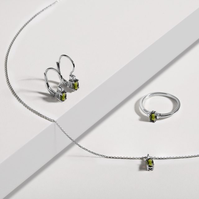 HALSKETTE MIT OVALEM MOLDAVIT UND DIAMANT IN WEISSGOLD - KETTEN MIT MOLDAVIT - 