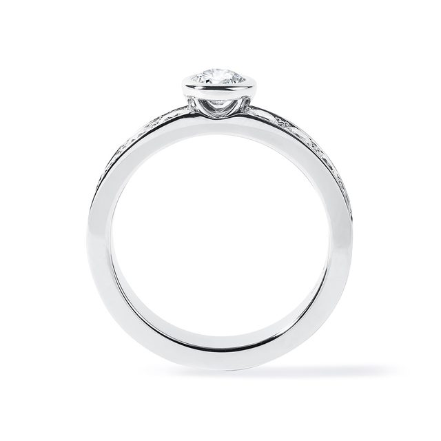 BAGUE DELUXE D'OR BLANC AVEC NUÉE DE DIAMANTS - BAGUES DE FIANÇAILLES EN DIAMANT - 