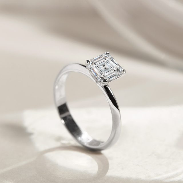 ASSCHER CUT DIAMOND ENGAGEMENT RING IN WHITE GOLD - RINGS WITH LAB-GROWN DIAMONDS - 