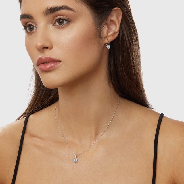 BOUCLES D'OREILLES EN OR BLANC AVEC DIAMANTS ET AIGUES-MARINES - BOUCLES D'OREILLES EN AIGUE-MARINE - 