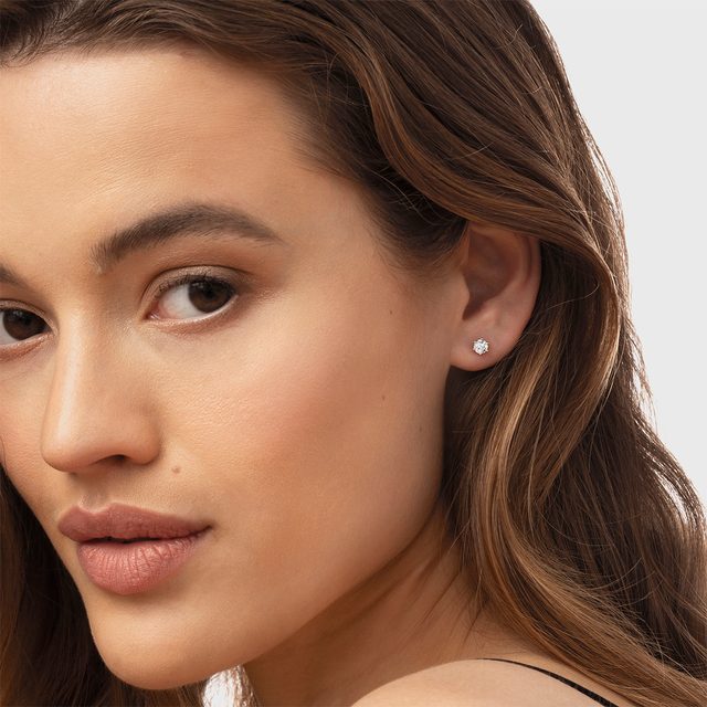 DIAMANTOVÉ NAPICHOVAČKY S PRIEMEROM 4 MM V ZLATE - NAPICHOVACIE NÁUŠNICE S DIAMANTMI - 