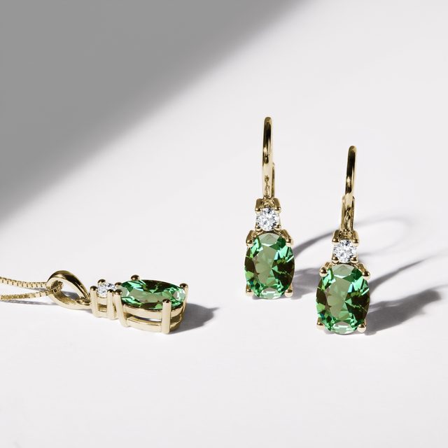 OWALNE KOLCZYKI Z ŻÓŁTEGO ZŁOTA Z ZIELONYMI TURMALINAMI I DIAMENTAMI - KOLCZYKI Z TURMALINAMI - 