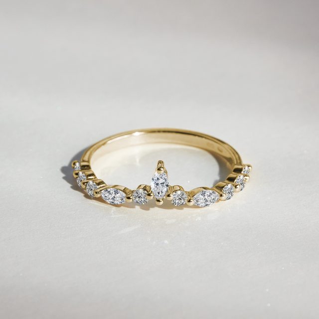BAGUE D'OR JAUNE AVEC DIAMANTS - BAGUES DE FIANÇAILLES EN DIAMANT - 