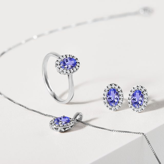 BOUCLES D'OREILLES EN OR BLANC AVEC TANZANITES ET BRILLANTS - BOUCLES D’OREILLES EN TANZANITE - 