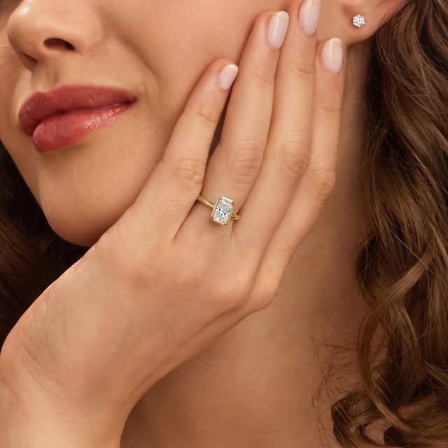 YELLOW GOLD RADIANT CUT DIAMOND RING - RINGS WITH LAB-GROWN DIAMONDS - 