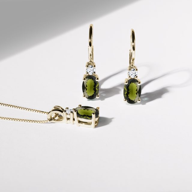 MOLDAVITE AND DIAMOND NECKLACE IN YELLOW GOLD - MOLDAVITE NECKLACES - 