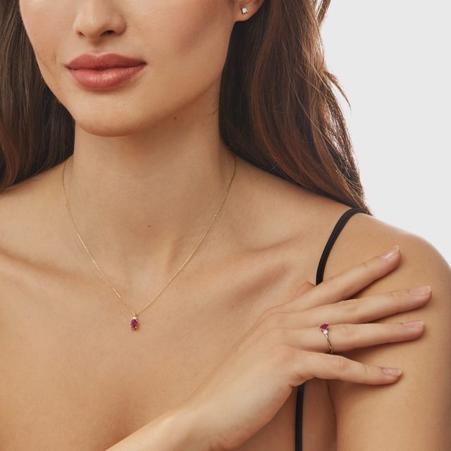 COLLIER EN OR AVEC RUBIS ET DIAMANT SERTI CLOS - COLLIERS AVEC RUBIS - 