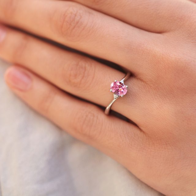 RING WITH PINK SAPPHIRE AND DIAMONDS IN WHITE GOLD - SAPPHIRE ENGAGEMENT RINGS - 