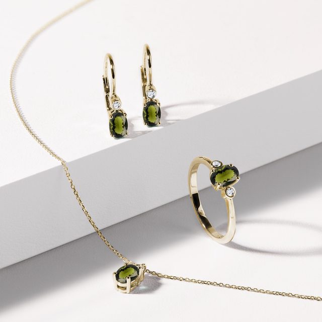 HALSKETTE MIT DIAMANTEN IN 14 KT GELBGOLD - KETTEN MIT MOLDAVIT - 