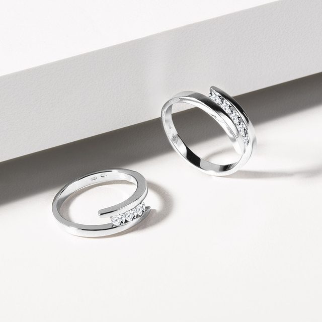 PRSTEŇ S DIAMANTMI Z BIELEHO ZLATA - DIAMANTOVÉ ZÁSNUBNÉ PRSTENE - 