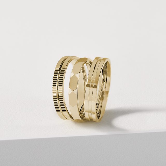 WEDDING RINGS WITH ENGRAVED GROOVE IN YELLOW GOLD - YELLOW GOLD WEDDING SETS - 