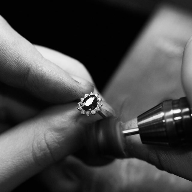 SAPHIR RING MIT DIAMANTEN IN GELBGOLD - SAPHIRVERLOBUNGSRINGE - 