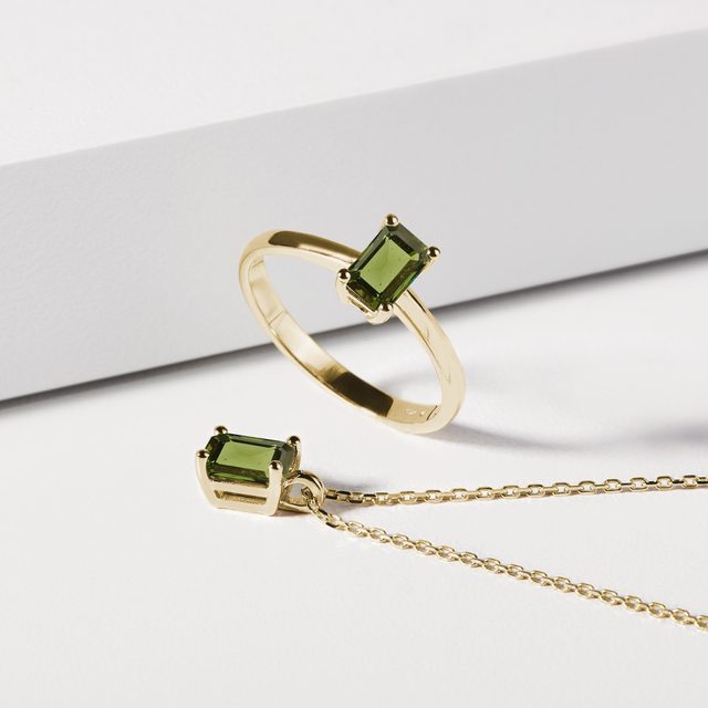 COLLIER EN OR JAUNE, MOLDAVITE TAILLE ÉMERAUDE - COLLIERS AVEC MOLDAVITE - 