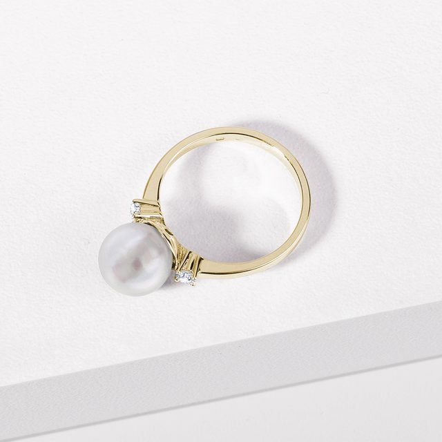 BAGUE EN OR BLANC AVEC PERLE ET DIAMANTS - BAGUES EN PERLES - 