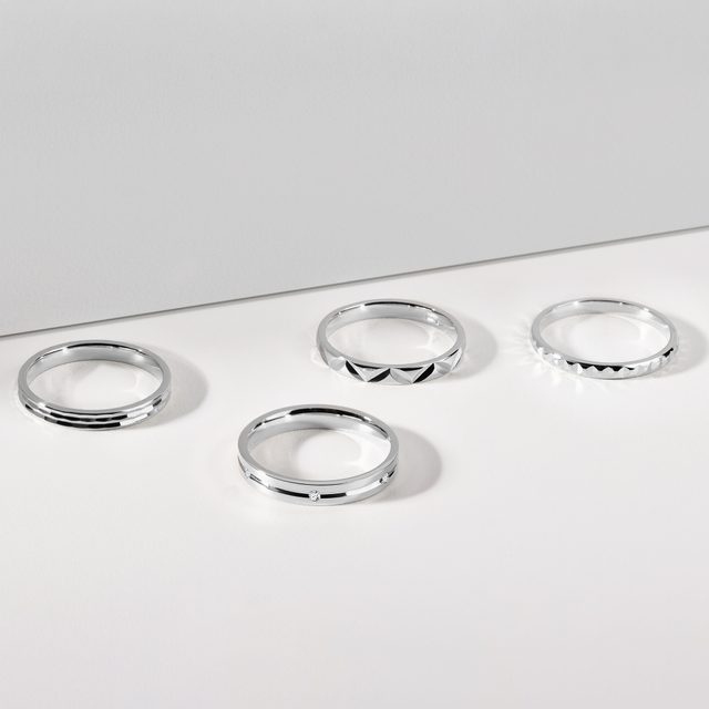 DÁMSKY PRSTEŇ Z BIELEHO ZLATA S DRÁŽKOU A DIAMANTMI - PRSTENE DIAMANT - 