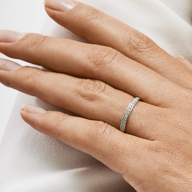 BAGUE DE MARIAGE EN OR BLANC AVEC DIAMANTS - ALLIANCES DE MARIAGE FEMMES - 