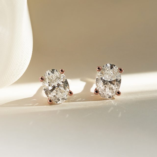 BOUCLES D'OREILLES EN OR ROSE ET DIAMANTS DE SYNTHÈSE - PUCES D'OREILLES EN DIAMANT - 