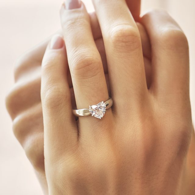 WEISSGOLDENER RING MIT HERZFÖRMIGEM LABORDIAMANTEN - RINGE MIT LAB GROWN DIAMANTEN - 