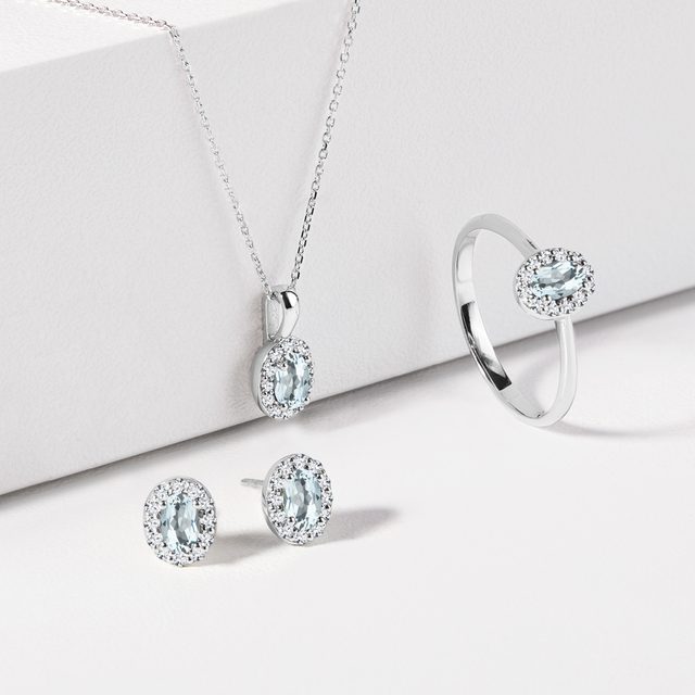 PUCES D'OREILLES AURÉOLE EN OR BLANC AVEC AIGUE-MARINE OVALE ET DIAMANTS - BOUCLES D'OREILLES EN AIGUE-MARINE - 