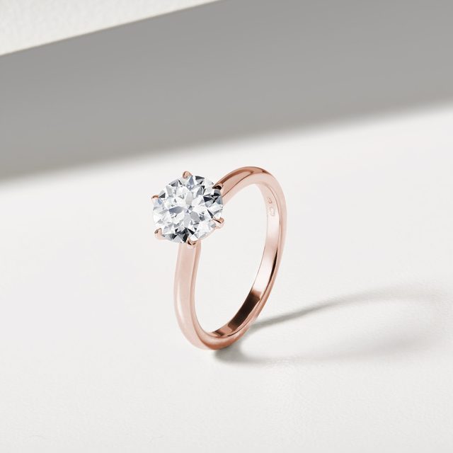 ZÁSNUBNÍ PRSTEN S LAB GROWN DIAMANTEM V RŮŽOVÉM ZLATĚ - ZÁSNUBNÍ PRSTENY S LAB GROWN DIAMANTY - 