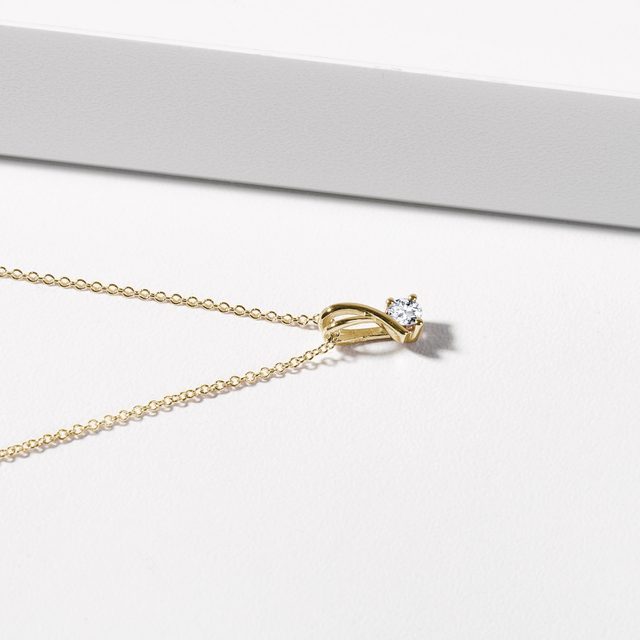 PŘÍVĚSEK STUŽKA S BRILIANTEM VE ŽLUTÉM ZLATĚ - PŘÍVĚSKY - 