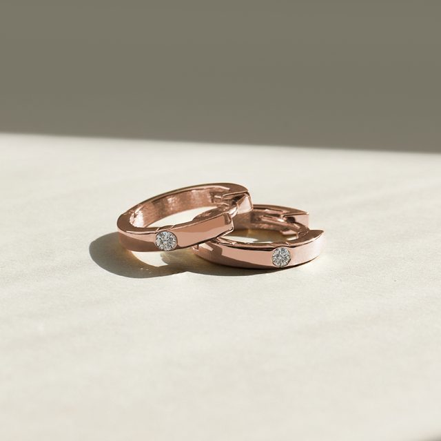 BOUCLES D'OREILLES CRÉOLES EN OR AVEC DIAMANTS - BOUCLES D'OREILLES EN DIAMANT - 