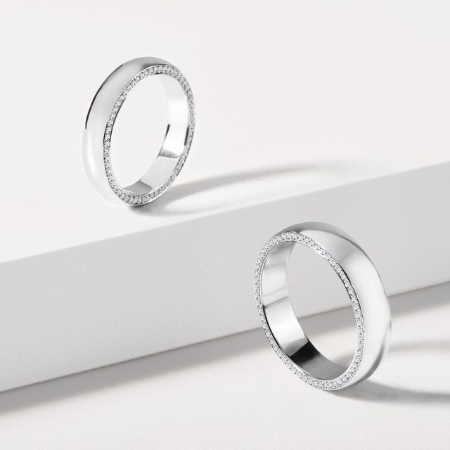 ENSEMBLE D'ALLIANCES EN OR BLANC AVEC DIAMANTS LATÉRAUX - ENSEMBLES D’ALLIANCES EN OR BLANC - 