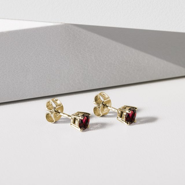 PUCES D'OREILLES EN OR JAUNE AVEC GRENATS - BOUCLES D'OREILLES EN GRENAT - 