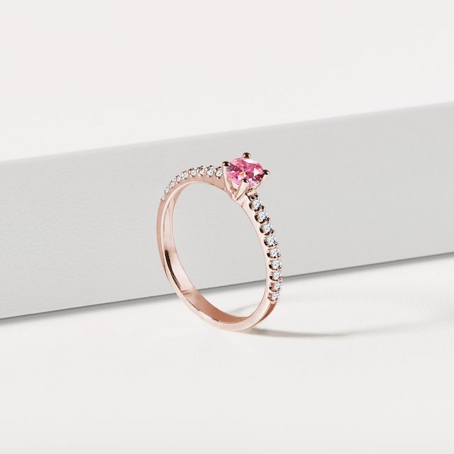 GOLDRING MIT DIAMANTEN UND ROSA SAPHIR - SAPHIRVERLOBUNGSRINGE - 
