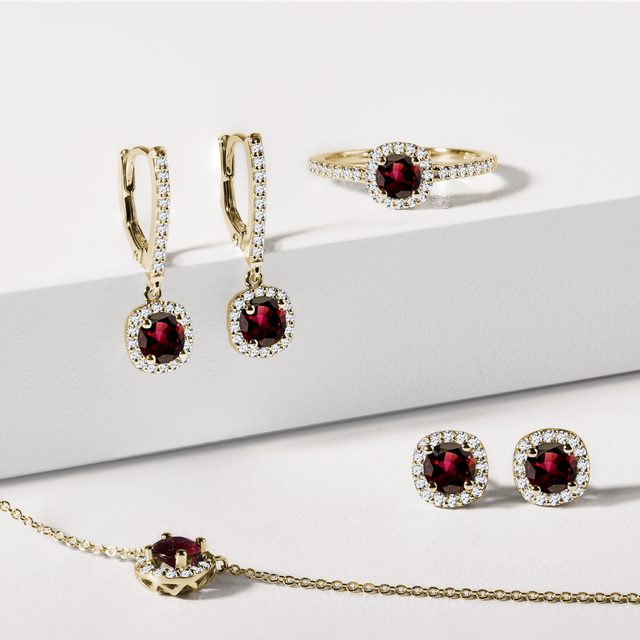 BOUCLES D'OREILLES EN OR JAUNE ENDIAMANTÉES AVEC GRENATS ROUGES - BOUCLES D'OREILLES EN GRENAT - 