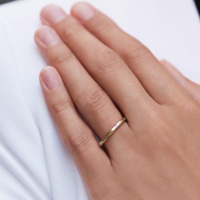DELICATE DIAMOND RING MADE OF YELLOW GOLD - WOMEN'S WEDDING RINGS - 