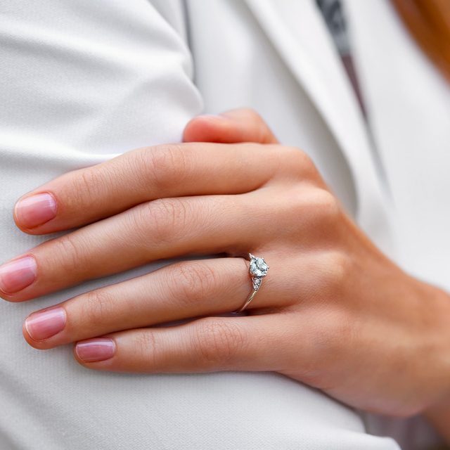 RING MIT AQUAMARIN UND DIAMANTEN AUS WEISSGOLD - RINGE AQUAMARIN - 