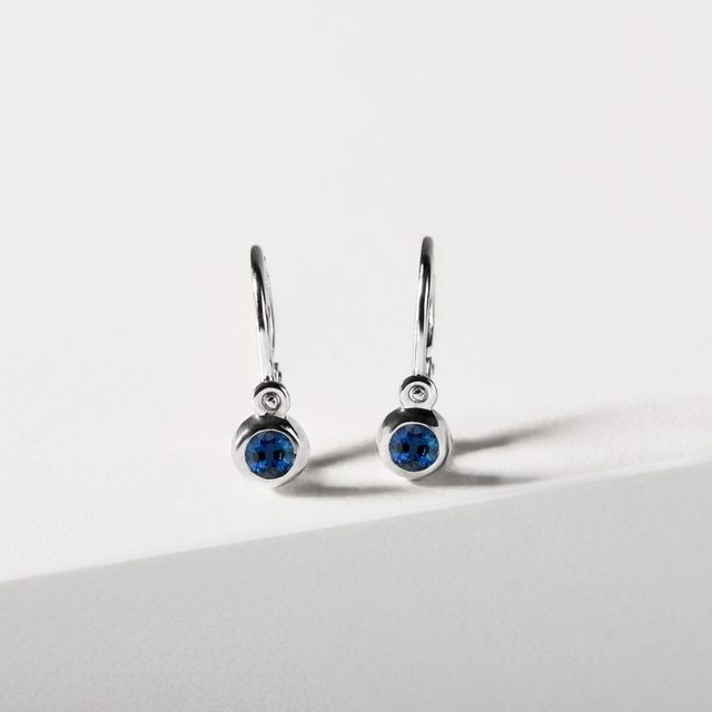 BOUCLES D'OREILLES POUR ENFANTS EN OR BLANC AVEC SAPHIRS - BOUCLES D'OREILLES POUR ENFANTS - 
