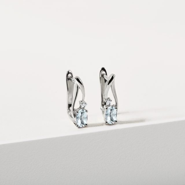 BOUCLES D'OREILLES SERTIES D'AIGUES-MARINES ET DE DIAMANTS - BOUCLES D'OREILLES EN AIGUE-MARINE - 