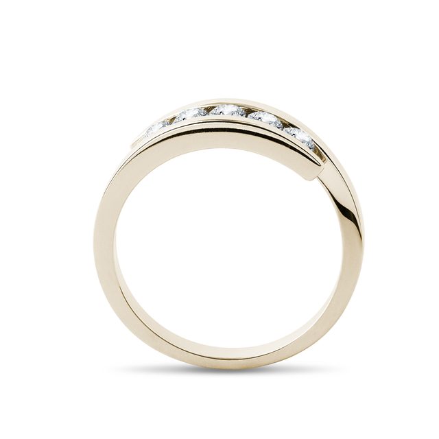 PRSTIENOK ZO ŽLTÉHO ZLATA S PIATIMI DIAMANTMI - SVADOBNÉ OBRÚČKY DÁMSKE - 