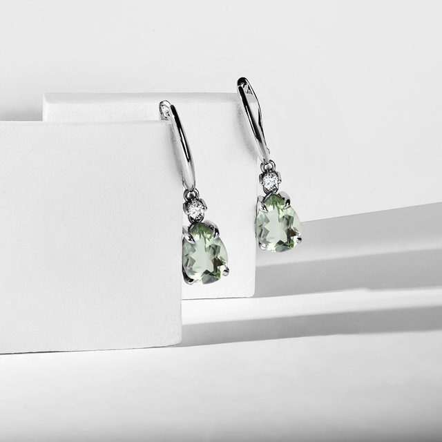 BOUCLES D'OREILLES FORGÉES EN OR BLANC AVEC AMÉTHYSTES VERTES - BOUCLES D'OREILLES EN AMÉTHYSTE - 