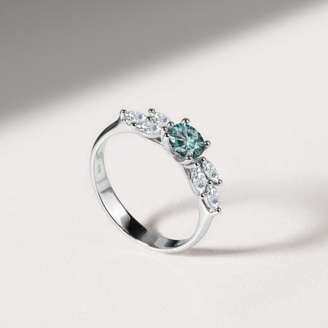 WUNDERSCHÖNER BLAUER DIAMANTRING AUS WEISSEM 14-KARÄTIGEM GOLD - VERLOBUNGSRINGE MIT FARBIGEN DIAMANTEN - 