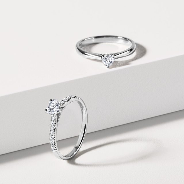 ROMANTISCHER DIAMANTRING MIT HERZMOTIV IN WEISSGOLD - VERLOBUNGSRINGE DIAMANTEN - 