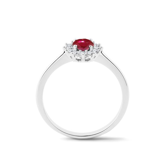 BAGUE EN OR BLANC AVEC RUBIS TAILLE OVALE ET DIAMANTS - BAGUES DE FIANÇAILLES EN RUBIS - 