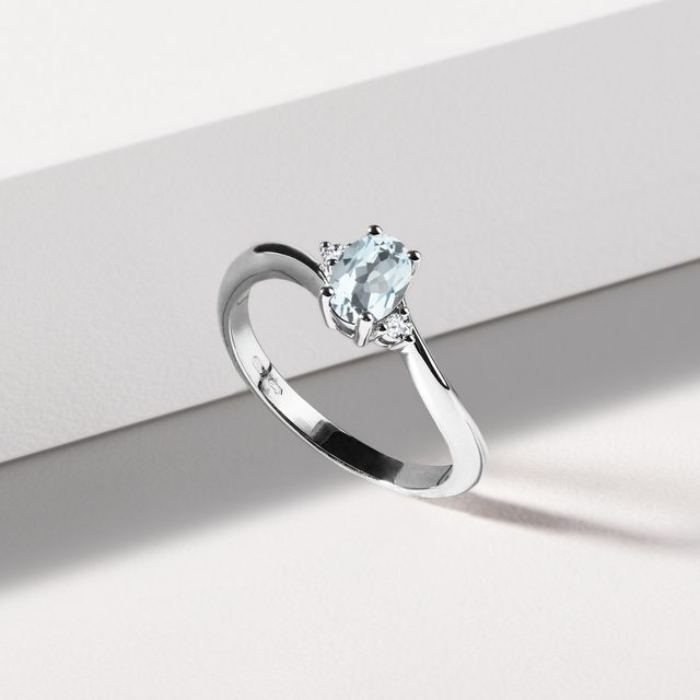 BAGUE DE FIANÇAILLES EN OR AVEC AIGUE-MARINE ET DIAMANTS - BAGUES EN AIGUE-MARINE - 