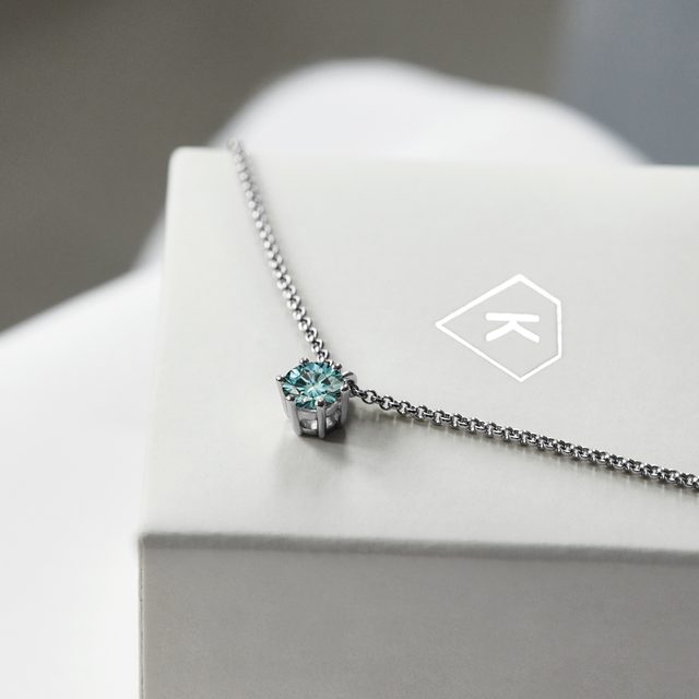 BLAUE DIAMANTHALSKETTE IN WEISSGOLD - KETTEN MIT DIAMANTEN - 