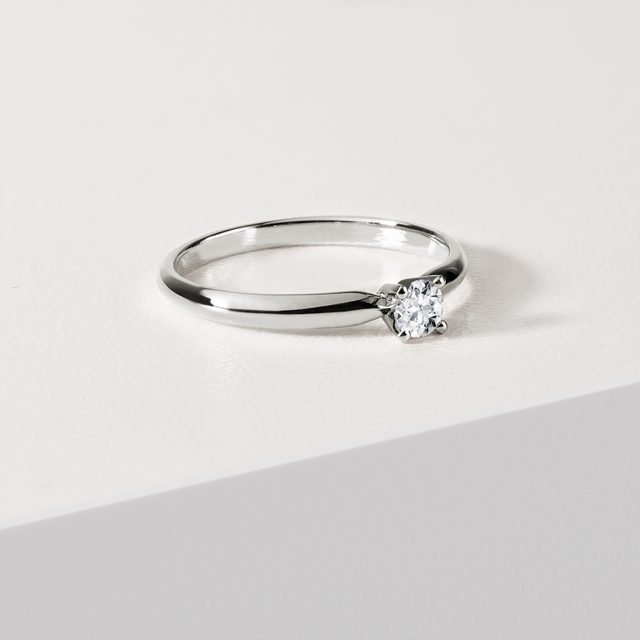 JEMNÝ ZÁSNUBNÝ PRSTEŇ S DIAMANTOM - ZÁSNUBNÉ PRSTENE S BRILIANTOM - 