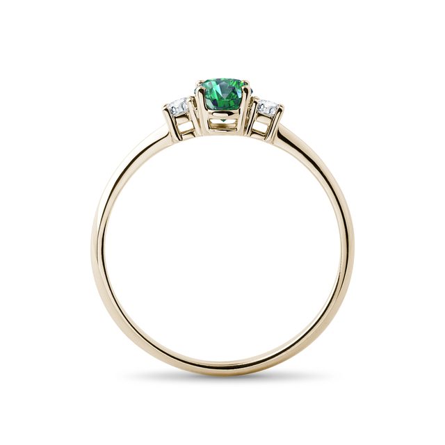 PIERŚCIONEK Z ŻÓŁTEGO ZŁOTA Z OWALNYM SZMARAGDEM I DWOMA BRYLANTAMI - PIERŚCIONKI ZE SZMARAGDAMI - 