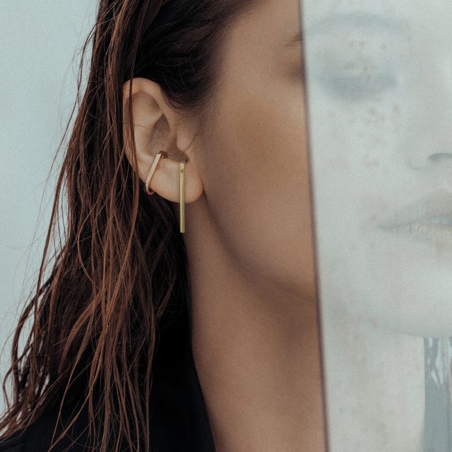 SINGLE GOLD BAR EARRING - SINGLE EARRINGS - 